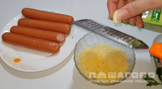 Фото приготовления рецепта: Сосиски с сыром - шаг 2