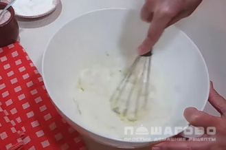 Фото приготовления рецепта: Пирог из йогурта - шаг 7