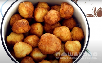 Фото приготовления рецепта: Пончики картофельные - шаг 13