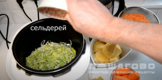 Фото приготовления рецепта: Суп из брюквы - шаг 2