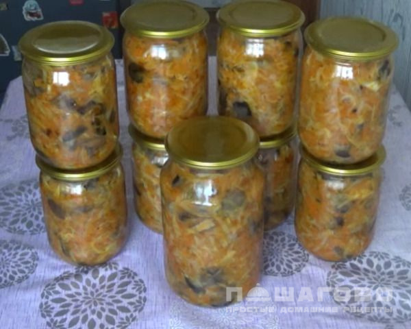Консервированная солянка с грибами капустой и помидорами