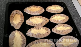Фото приготовления рецепта: Калитки (карельские пирожки) с начинкой - шаг 6