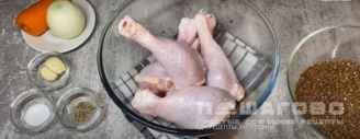 Фото приготовления рецепта: Куриные ножки с гречкой в духовке - шаг 1