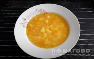 Фото приготовления рецепта: Суп гороховый на курином бульоне - шаг 3