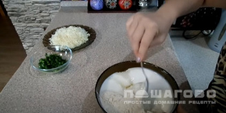Фото приготовления рецепта: Лепёшки с сыром и зеленью жареные на сковороде - шаг 2