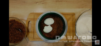 Фото приготовления рецепта: Сухарник (пирог из сухарей) - шаг 5