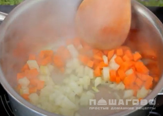 Фото приготовления рецепта: Суп из белых сушеных грибов - шаг 2