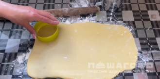 Фото приготовления рецепта: Коржики молочные - шаг 3