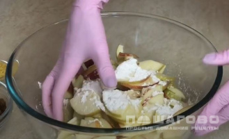 Фото приготовления рецепта: Яблочная галета - шаг 8