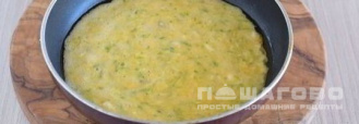 Фото приготовления рецепта: Французский омлет с кабачками - шаг 4