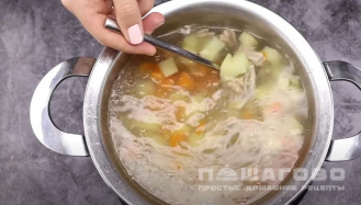 Фото приготовления рецепта: Сырный суп с жареной вермишелью - шаг 11