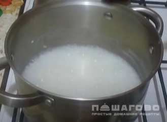 Фото приготовления рецепта: Белый рис с чесноком - шаг 1