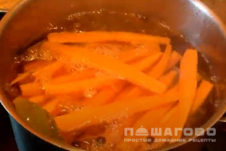 Фото приготовления рецепта: Маринованные морковные палочки - шаг 3