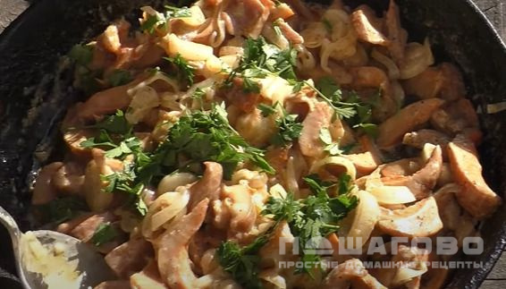 Рыжики жареные, со сметаной