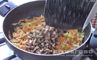 Фото приготовления рецепта: Постные картофельные зразы с капустой - шаг 4