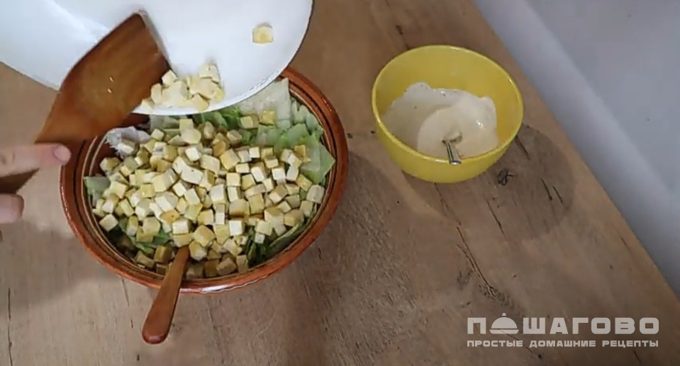 Фото приготовления рецепта: Салат Цезарь без мяса (веганский) - шаг 7