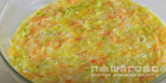 Фото приготовления рецепта: Детская капустная запеканка с морковью и яйцами - шаг 7