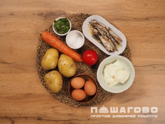 Фото приготовления рецепта: Салат «Мимоза» со шпротами - шаг 1