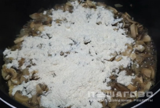 Фото приготовления рецепта: Суп-пюре грибной из шампиньонов со сливками - шаг 2