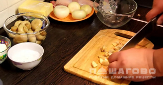 Фото приготовления рецепта: Нежный куриный жюльен с грибами и сыром - шаг 3