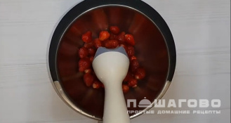 Фото приготовления рецепта: Ягодный мармелад в сахаре - шаг 2