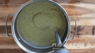 Фото приготовления рецепта: Овощной суп-пюре со сливками - шаг 3
