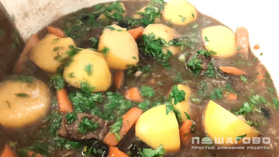 Фото приготовления рецепта: Жаркое из мяса лосятины - шаг 4
