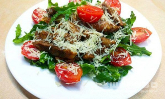 Фото приготовления рецепта: Теплый салат со свининой - шаг 6