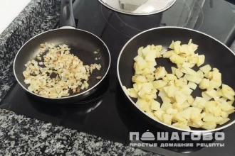 Фото приготовления рецепта: Испанский омлет с картофелем - шаг 1