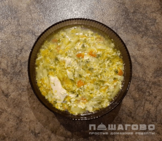 Фото приготовления рецепта: Куриный суп с овощами - шаг 5