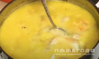 Фото приготовления рецепта: Сырный суп с курицей и плавленным сыром - шаг 5