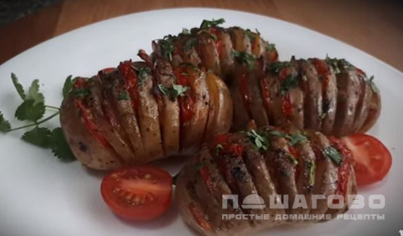 Печеная картошка-гармошка с беконом