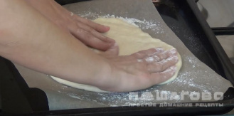 Фото приготовления рецепта: Осетинский пирог с грибами и картошкой - шаг 11
