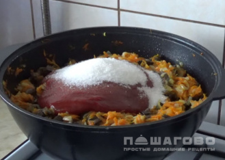 Фото приготовления рецепта: Солянка с грибами - шаг 3