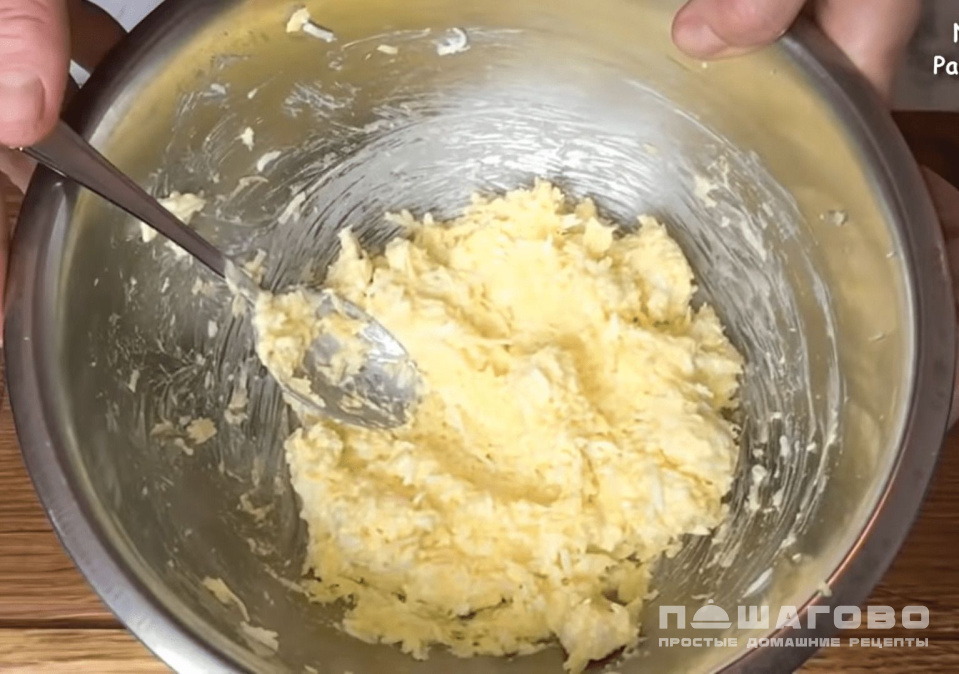 Фото приготовления рецепта: Рулетики из ветчины с сыром и яйцом - шаг 1