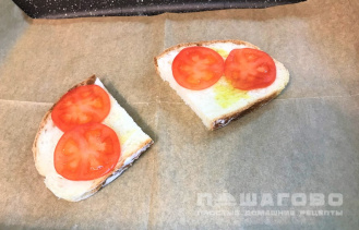 Фото приготовления рецепта: Бутерброды с сыром моцарелла - шаг 2