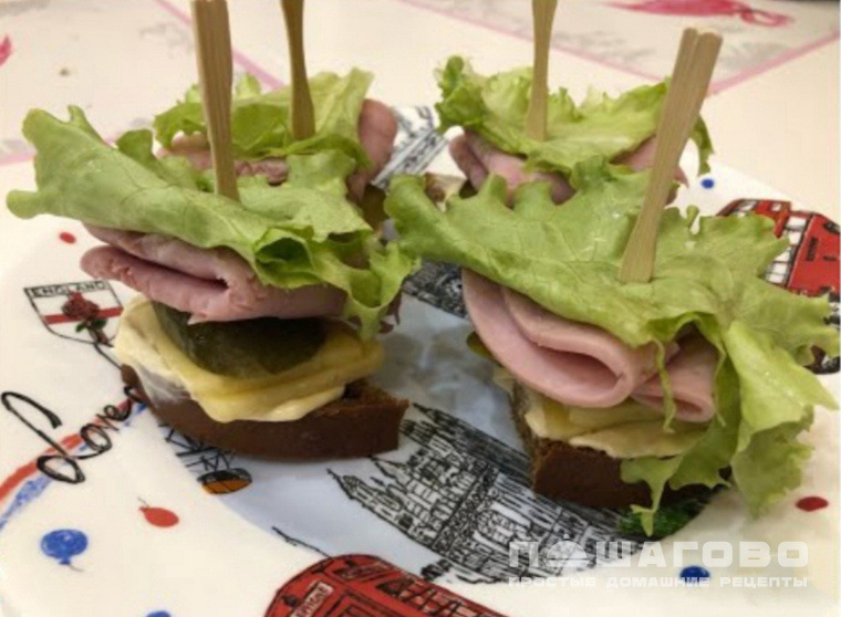 Канапе с ветчиной и маринованными огурцами