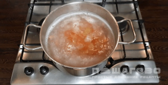 Фото приготовления рецепта: Суп с фрикадельками и фасолью - шаг 3