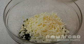 Фото приготовления рецепта: Диетическая кабачковая запеканка запеченная в духовке со сметаной - шаг 5