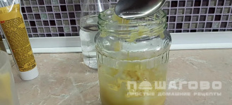 Фото приготовления рецепта: Домашний майонез  на яичных желтках в миксере - шаг 5