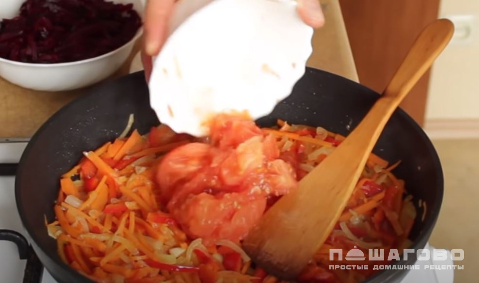 Фото приготовления рецепта: Вкусный диетический борщ без мяса - шаг 17