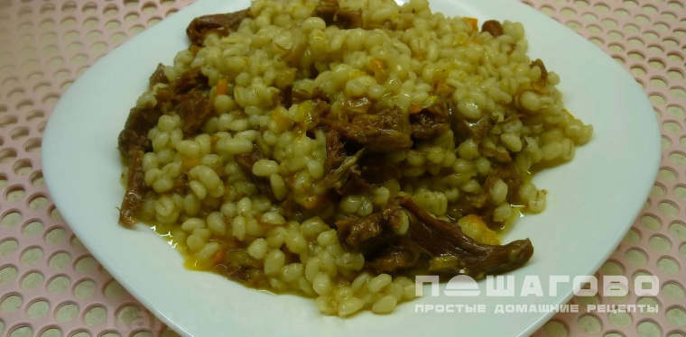Перловая каша с тушенкой