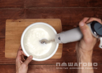 Фото приготовления рецепта: Молочный мусс - шаг 2