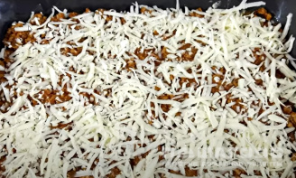 Фото приготовления рецепта: Мусака классическая с картошкой и баклажанами - шаг 9