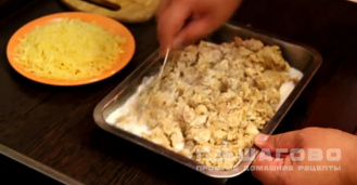 Фото приготовления рецепта: Нежный куриный жюльен с грибами и сыром - шаг 13
