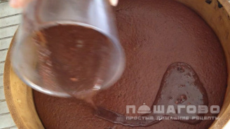 Фото приготовления рецепта: Брауни с какао в глазури - шаг 4