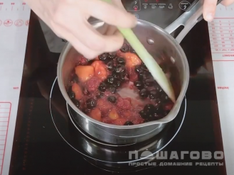 Фото приготовления рецепта: Суфле ягодное - шаг 1