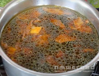 Фото приготовления рецепта: Суп из белых сушеных грибов - шаг 5