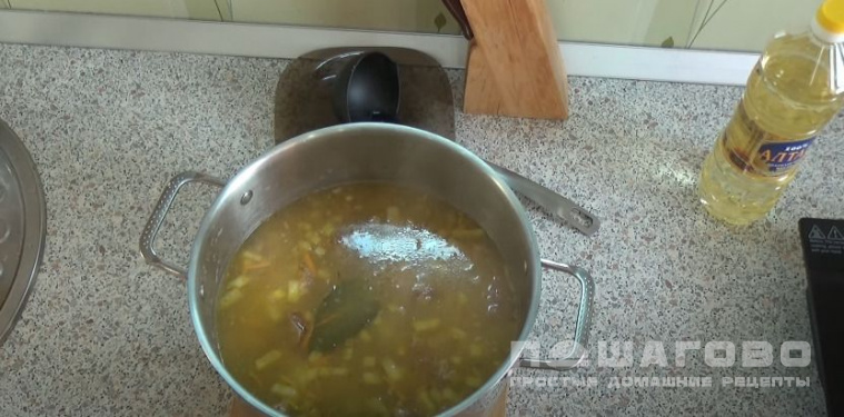 Суп с тушенкой, картошкой и вермишелью