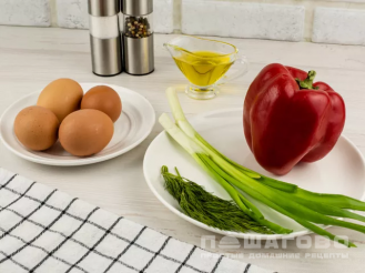 Фото приготовления рецепта: Белковый омлет с болгарским перцем - шаг 1